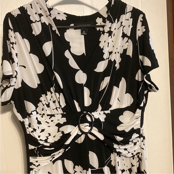 Perceptions MIDI Dress - Picture 2 of 4